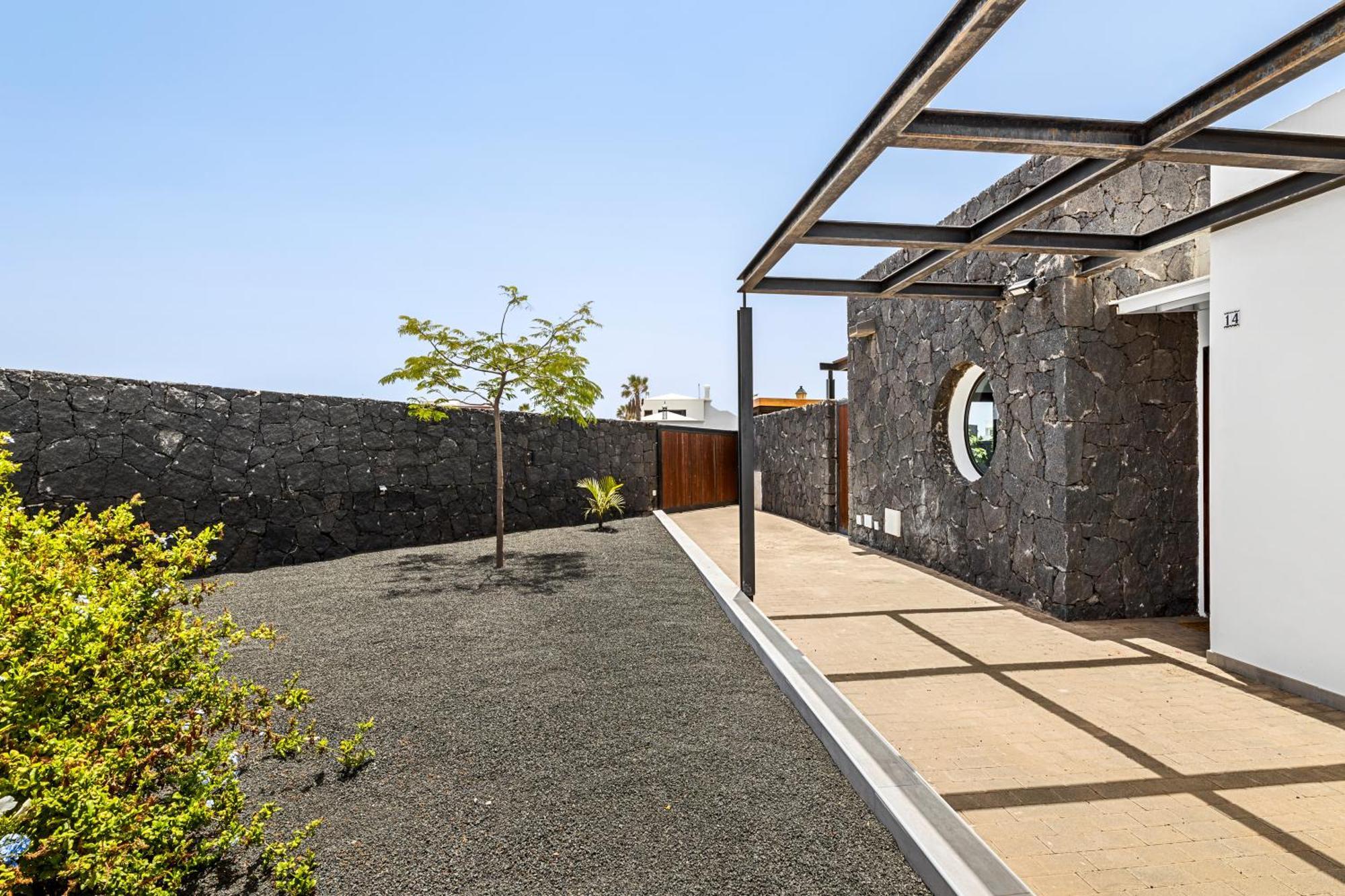 3 Bedroom Villa With Private Pool Close To Papagayo Beach ปลายาบลังกา ภายนอก รูปภาพ